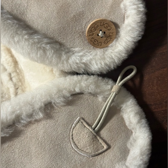 Ugg brand warm shearling aviator hat one size cream colored - Picture 5 of 7